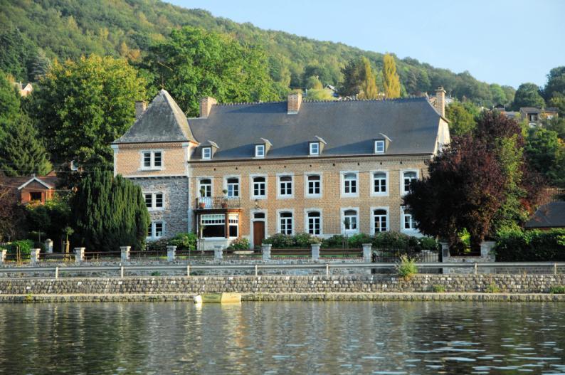 Le Richmond Hotel Godinne Екстериор снимка